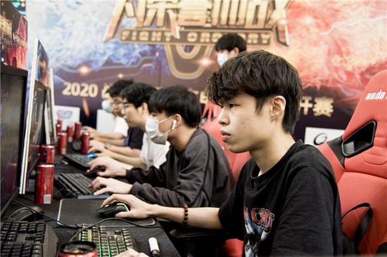 让球迷对他 让球迷对他